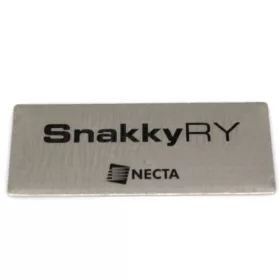 Necta Snakky RY Logó Tábla – Öntapadós, Ezüst Színű – Snakky-RY széria (253446)