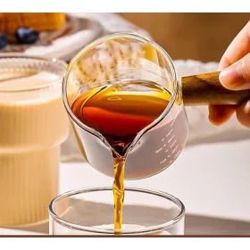 Üveg Mérőpohár Fa Fogantyúval - 150 ml, Dupla kiöntős - Barista kellék (761G13)